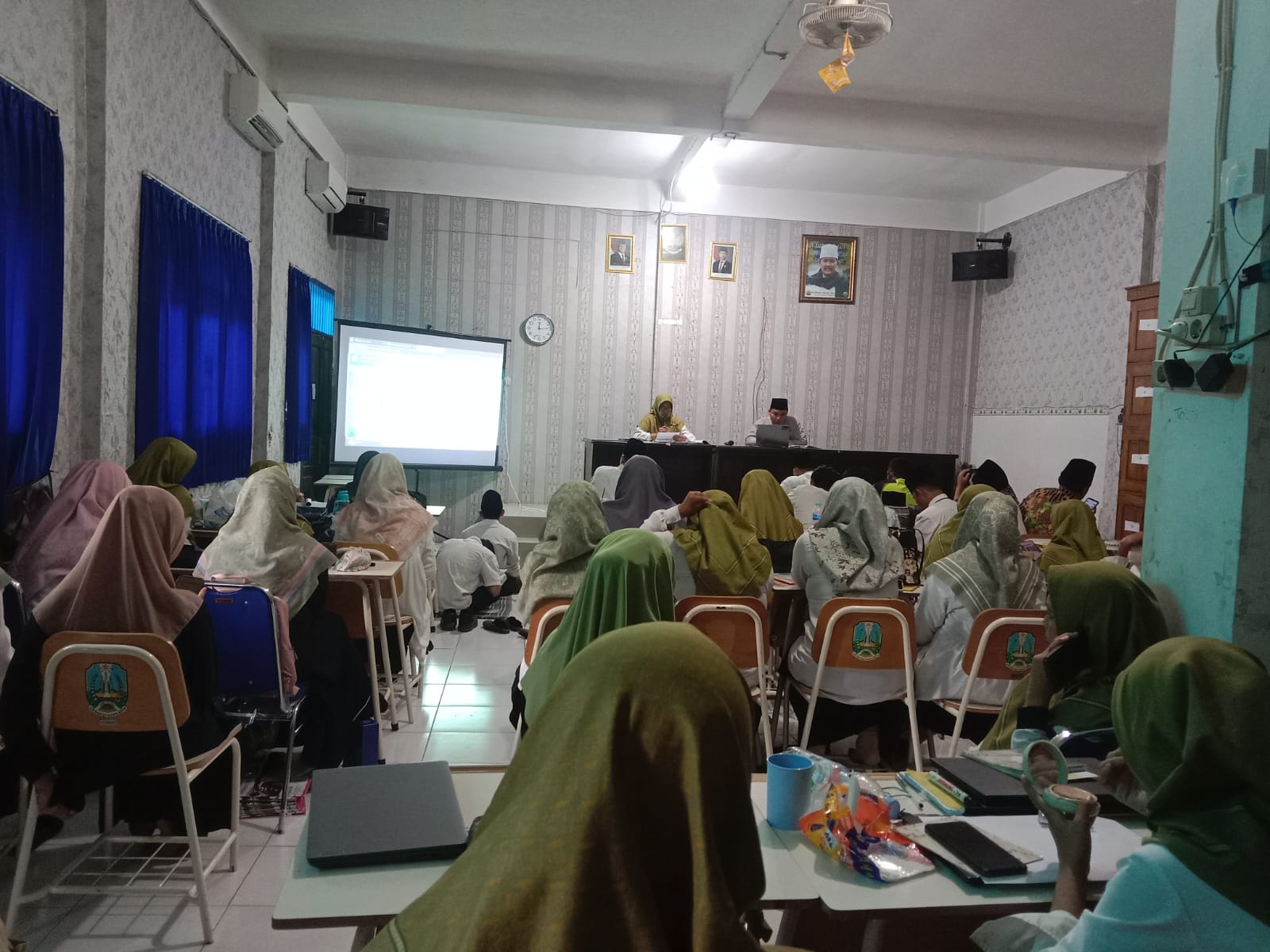 Peran Kepala Sekolah dalam Mengarahkan Pemanfaatan AI untuk Pendidikan Berkualitas